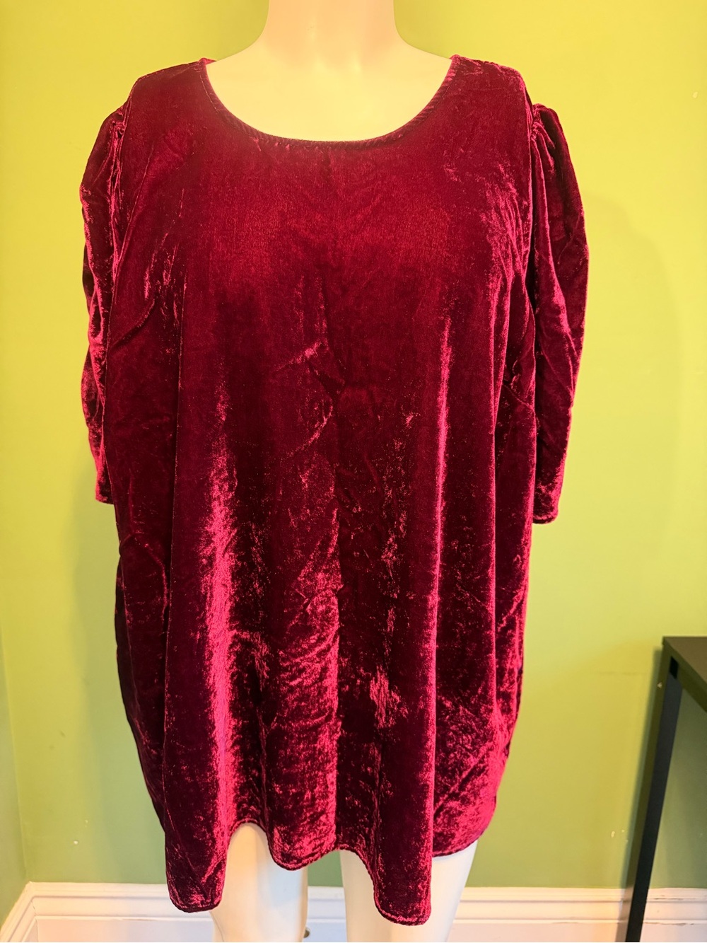 Torrid Velvet crushed shirt sleeve ruched sleeve top Size 3